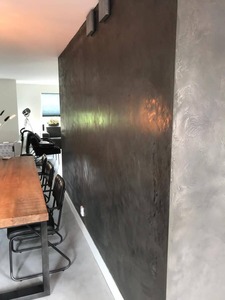 aquafill-blauwstaal-manganese-with-black-patina-wall-5-768x1024.jpeg
