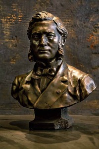 bust-green-brass-patinated04-683x1024.jpg