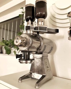 espresso-machine-old-metal-819x1024.jpg