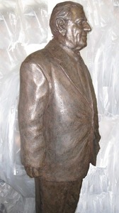 verometal_bronze_black_patinated_sculpture-572x1024.jpg